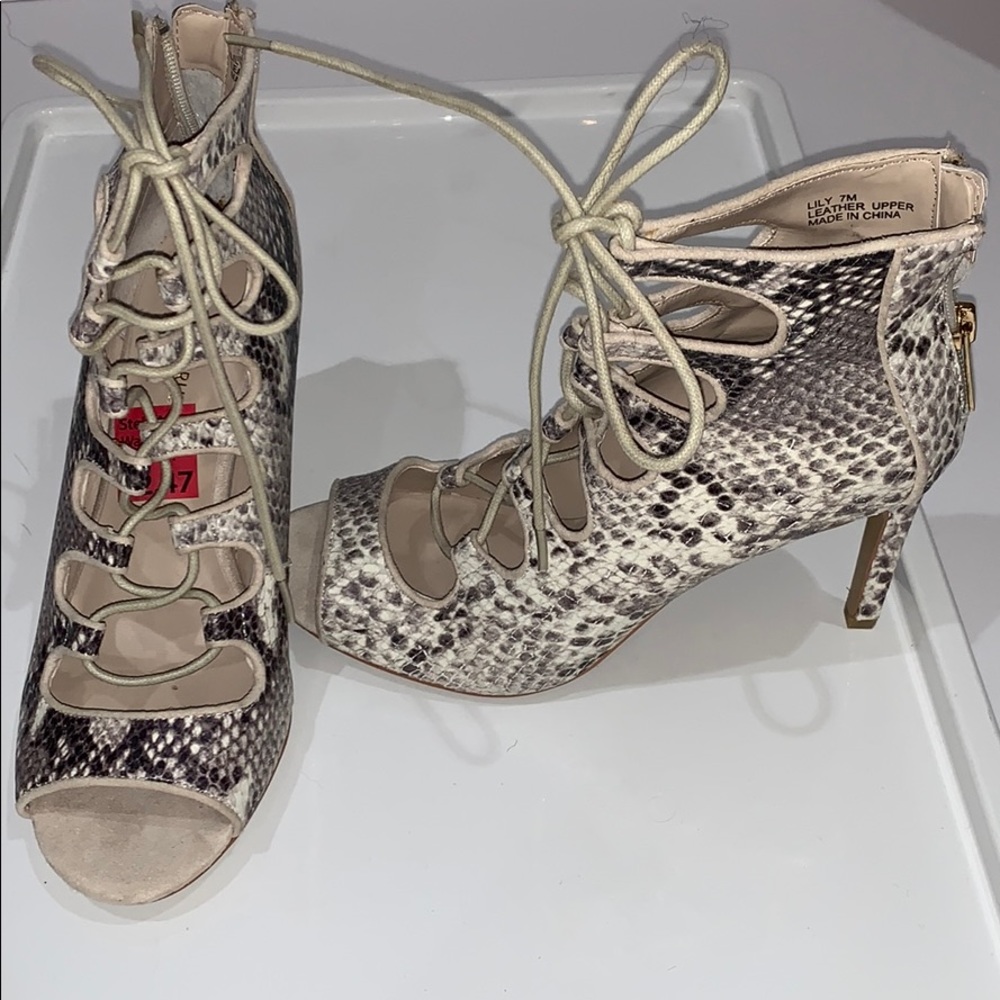 Shoe - Picture 2 of 4